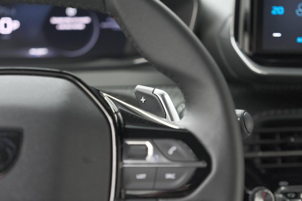 Peugeot 2008 Peugeot 2008 1.2 Hybrid 145 Allure | 360 Camera | Adaptieve Cruise Control | Dodehoekdetectie | Apple Carplay
