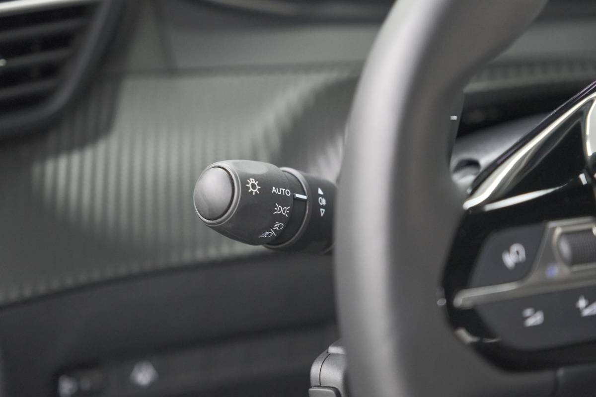 Peugeot 2008 Peugeot 2008 1.2 Hybrid 145 Allure | 360 Camera | Adaptieve Cruise Control | Dodehoekdetectie | Apple Carplay