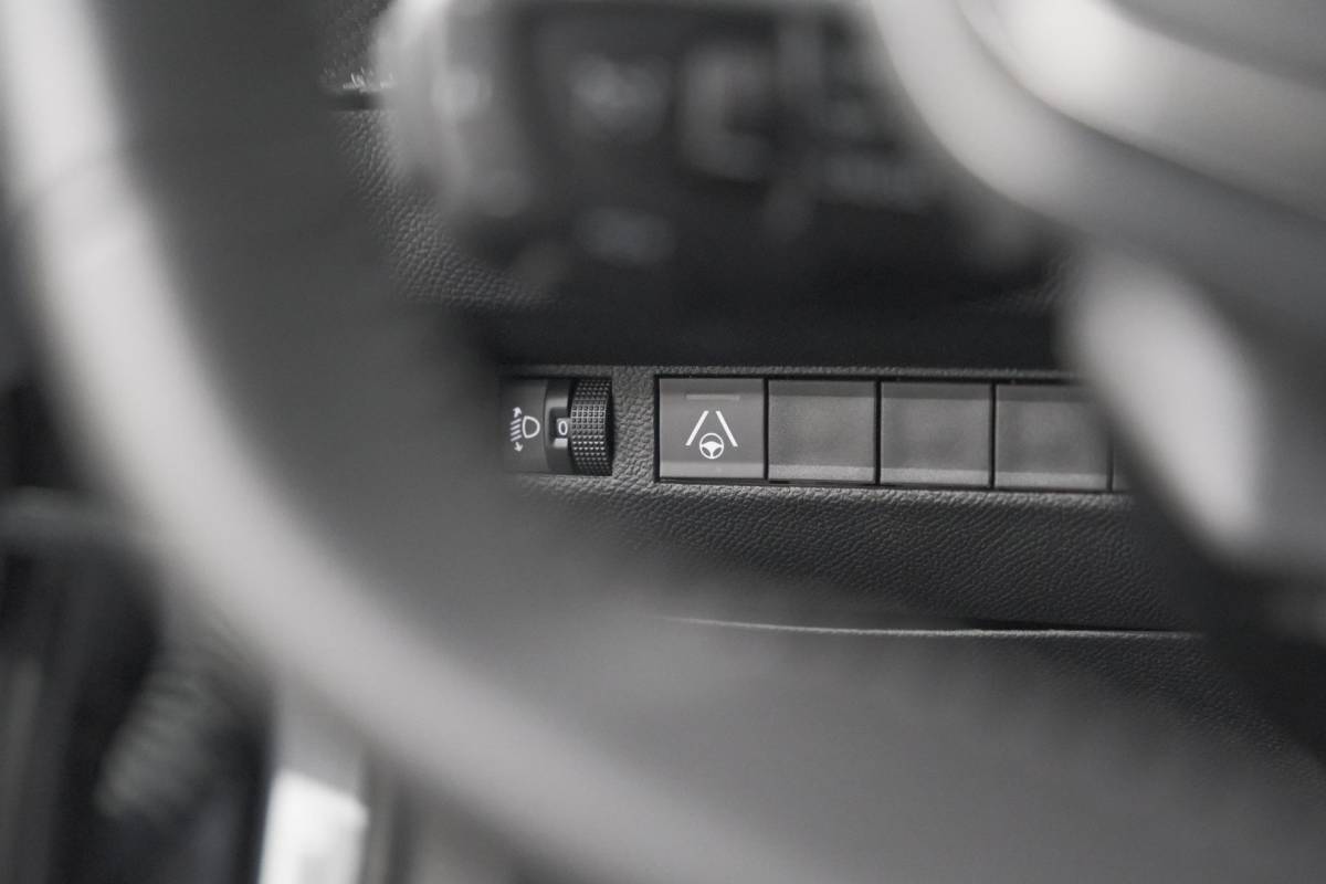 Peugeot 2008 Peugeot 2008 1.2 Hybrid 145 Allure | 360 Camera | Adaptieve Cruise Control | Dodehoekdetectie | Apple Carplay