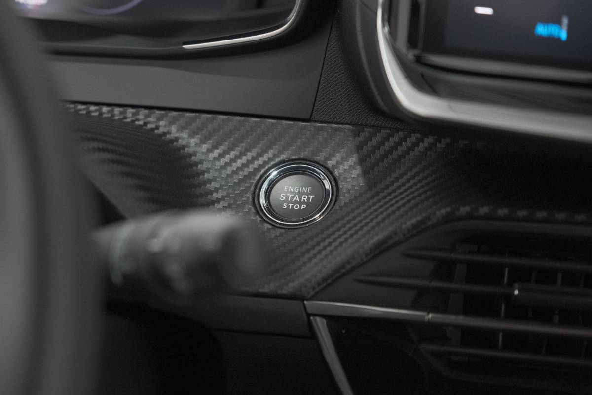 Peugeot 2008 Peugeot 2008 1.2 Hybrid 145 Allure | 360 Camera | Adaptieve Cruise Control | Dodehoekdetectie | Apple Carplay