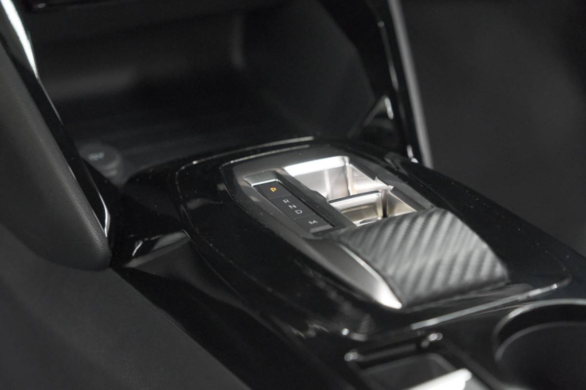 Peugeot 2008 Peugeot 2008 1.2 Hybrid 145 Allure | 360 Camera | Adaptieve Cruise Control | Dodehoekdetectie | Apple Carplay