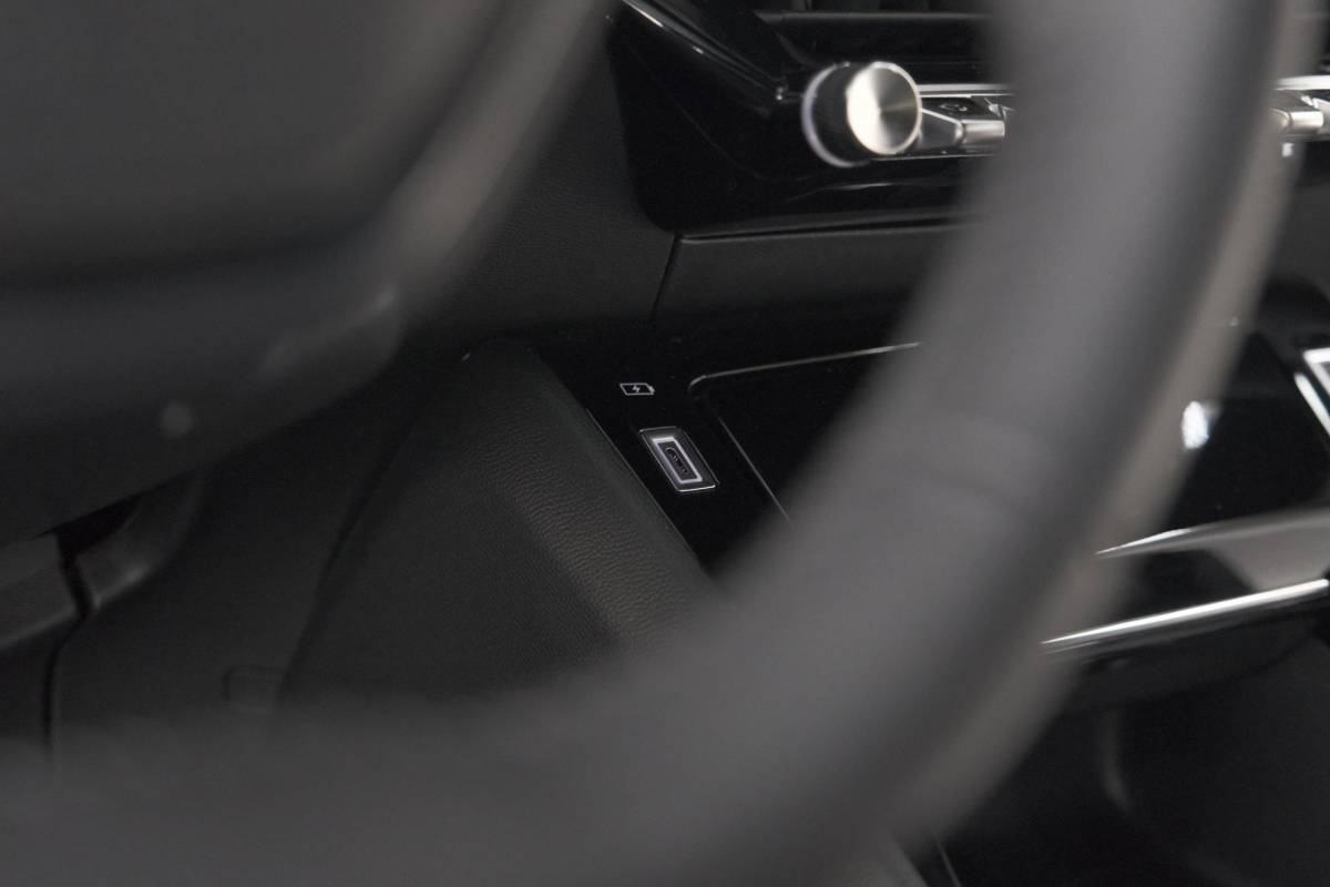 Peugeot 2008 Peugeot 2008 1.2 Hybrid 145 Allure | 360 Camera | Adaptieve Cruise Control | Dodehoekdetectie | Apple Carplay