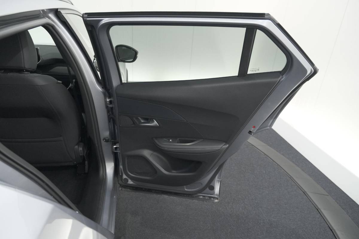 Peugeot 2008 Peugeot 2008 1.2 Hybrid 145 Allure | 360 Camera | Adaptieve Cruise Control | Dodehoekdetectie | Apple Carplay