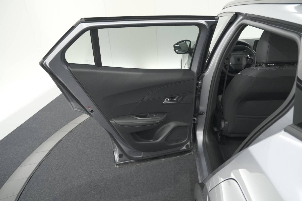 Peugeot 2008 Peugeot 2008 1.2 Hybrid 145 Allure | 360 Camera | Adaptieve Cruise Control | Dodehoekdetectie | Apple Carplay