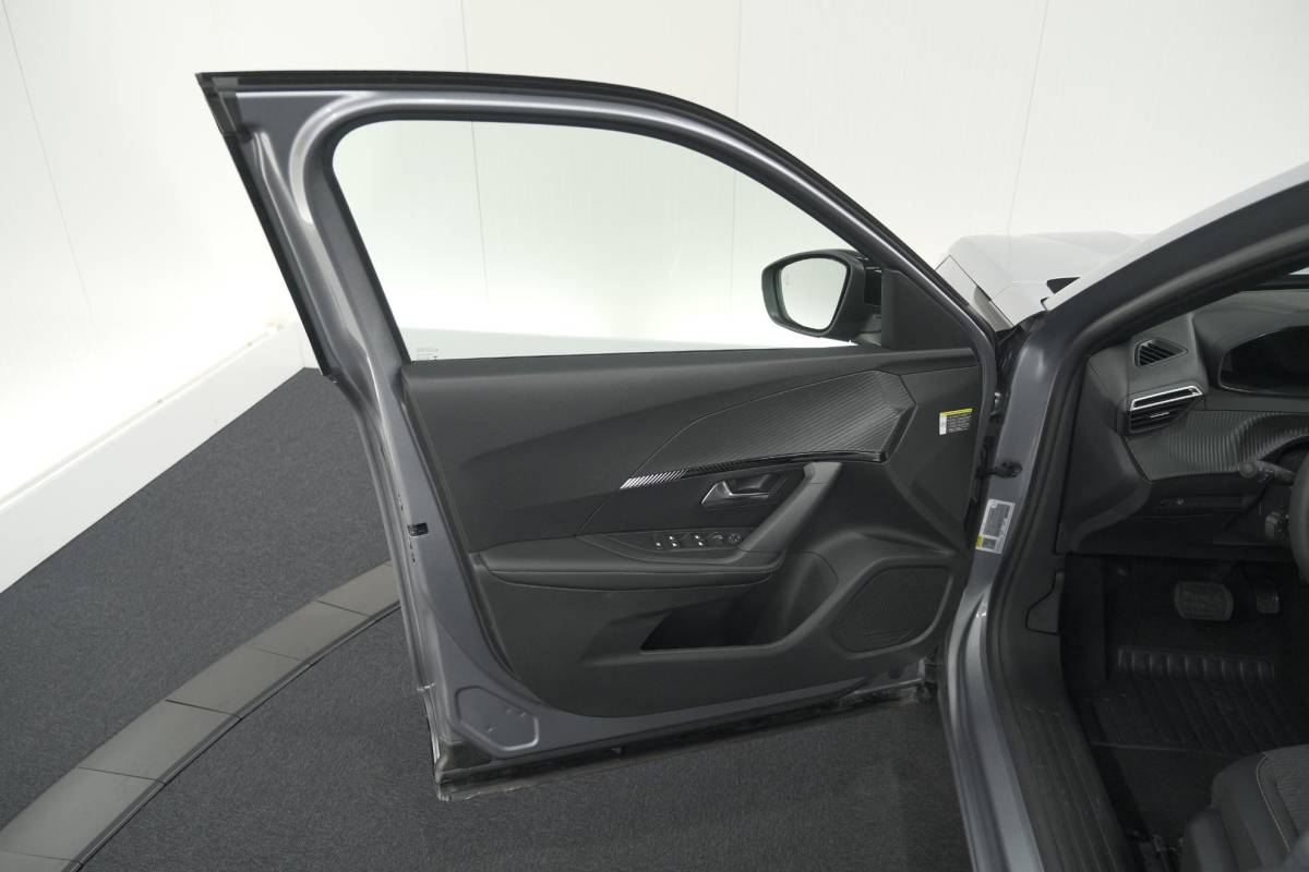 Peugeot 2008 Peugeot 2008 1.2 Hybrid 145 Allure | 360 Camera | Adaptieve Cruise Control | Dodehoekdetectie | Apple Carplay