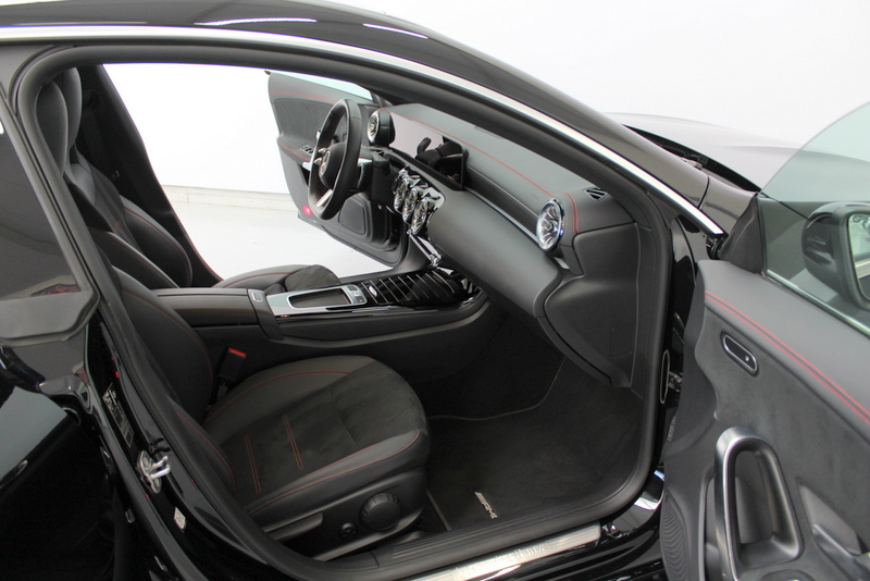 Mercedes-Benz CLA Mercedes-Benz CLA-klasse 180 AMG Line 136PK, SFEERVERLICHTING | STUUR/STOELVERWARMING | MBUX | LED