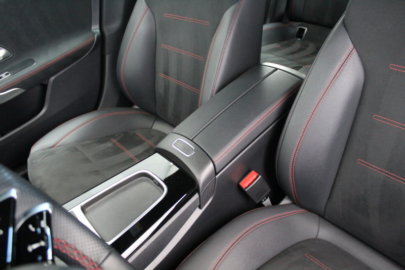 Mercedes-Benz CLA Mercedes-Benz CLA-klasse 180 AMG Line 136PK, SFEERVERLICHTING | STUUR/STOELVERWARMING | MBUX | LED