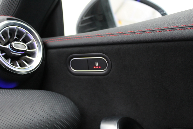 Mercedes-Benz CLA Mercedes-Benz CLA-klasse 180 AMG Line 136PK, SFEERVERLICHTING | STUUR/STOELVERWARMING | MBUX | LED