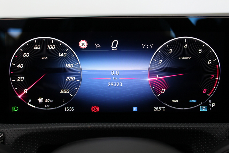 Mercedes-Benz CLA Mercedes-Benz CLA-klasse 180 AMG Line 136PK, SFEERVERLICHTING | STUUR/STOELVERWARMING | MBUX | LED