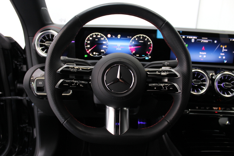 Mercedes-Benz CLA Mercedes-Benz CLA-klasse 180 AMG Line 136PK, SFEERVERLICHTING | STUUR/STOELVERWARMING | MBUX | LED