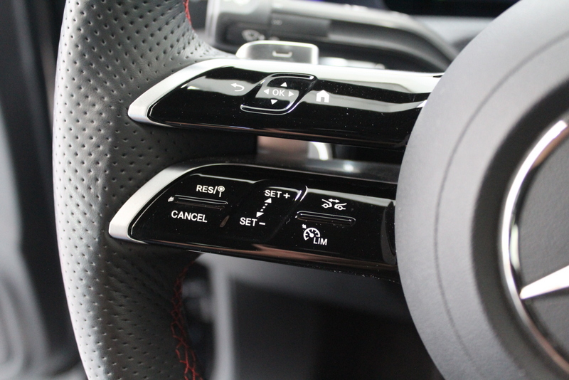 Mercedes-Benz CLA Mercedes-Benz CLA-klasse 180 AMG Line 136PK, SFEERVERLICHTING | STUUR/STOELVERWARMING | MBUX | LED