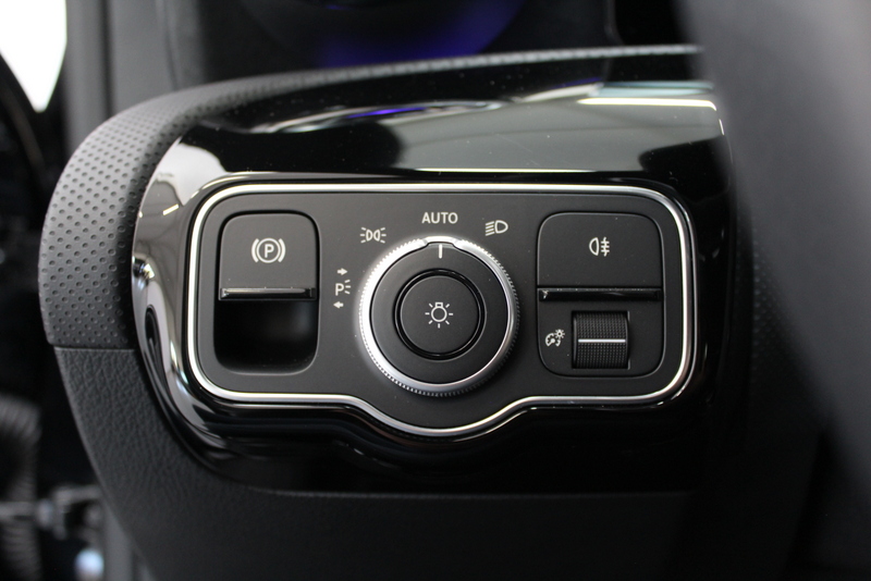 Mercedes-Benz CLA Mercedes-Benz CLA-klasse 180 AMG Line 136PK, SFEERVERLICHTING | STUUR/STOELVERWARMING | MBUX | LED