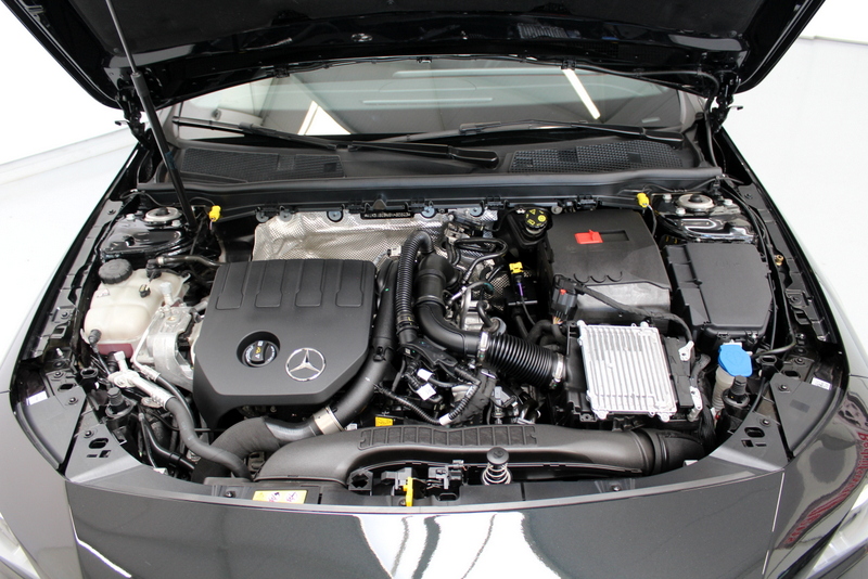Mercedes-Benz CLA Mercedes-Benz CLA-klasse 180 AMG Line 136PK, SFEERVERLICHTING | STUUR/STOELVERWARMING | MBUX | LED