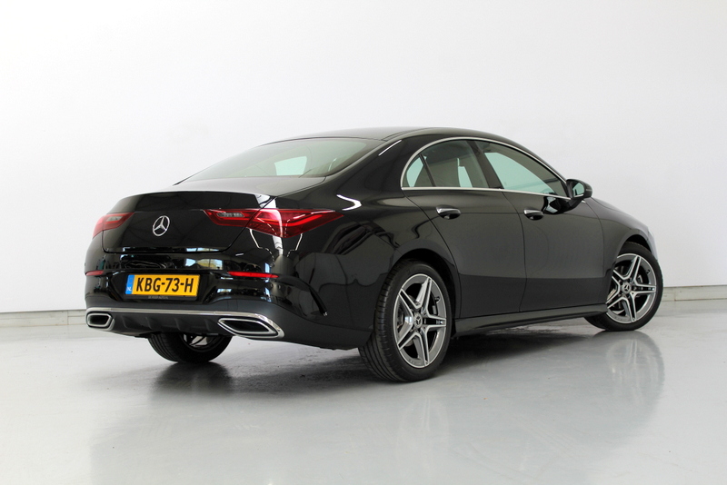 Mercedes-Benz CLA Mercedes-Benz CLA-klasse 180 AMG Line 136PK, SFEERVERLICHTING | STUUR/STOELVERWARMING | MBUX | LED