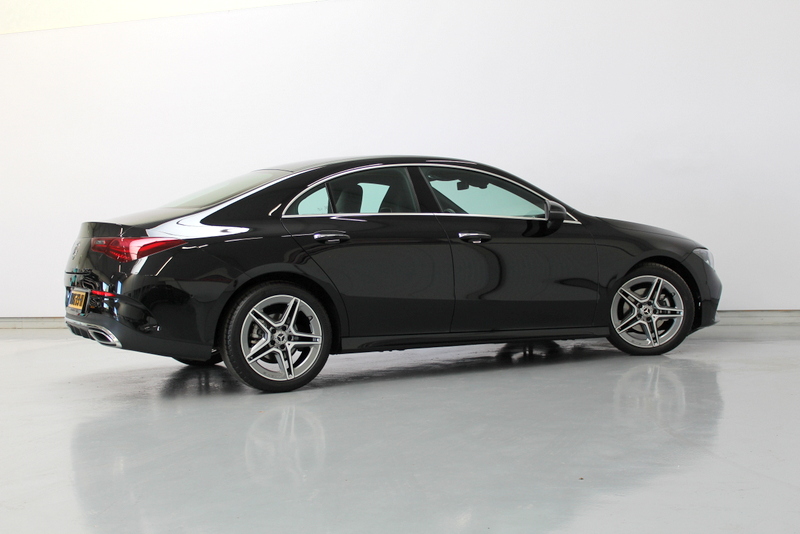 Mercedes-Benz CLA Mercedes-Benz CLA-klasse 180 AMG Line 136PK, SFEERVERLICHTING | STUUR/STOELVERWARMING | MBUX | LED