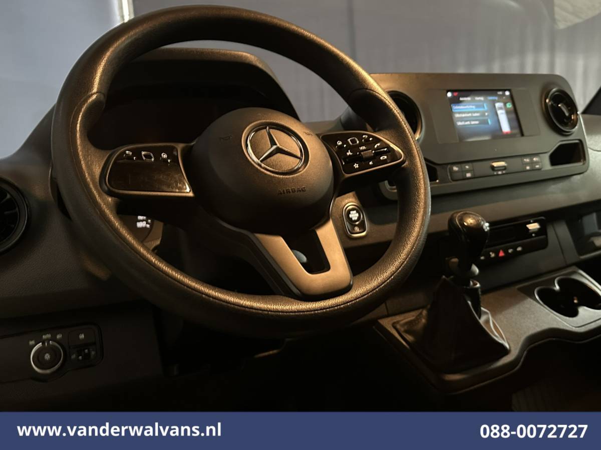 Mercedes-Benz Sprinter Mercedes-Benz Sprinter 317 CDI 170pk L3H2 Euro6 Airco | Camera | Apple Carplay | Android Auto | Stoelverwarming Bijrijdersbank