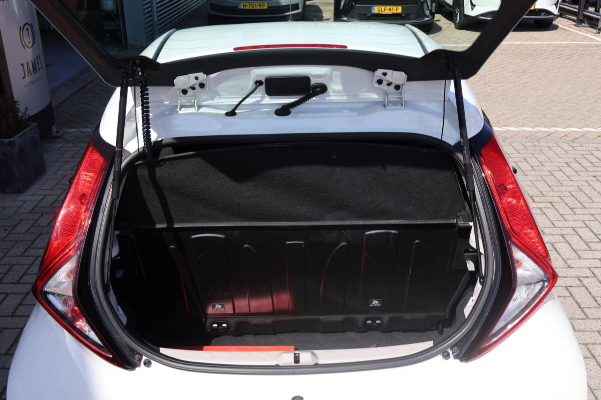 Toyota Aygo Toyota Aygo 1.0 VVT-i x-fun 1e Eigenaar | Dealer Onderh | BTW | NAP | Airco | Bluetooth | Elek Ramen | LED | Start/Stop | Hill-Hold
