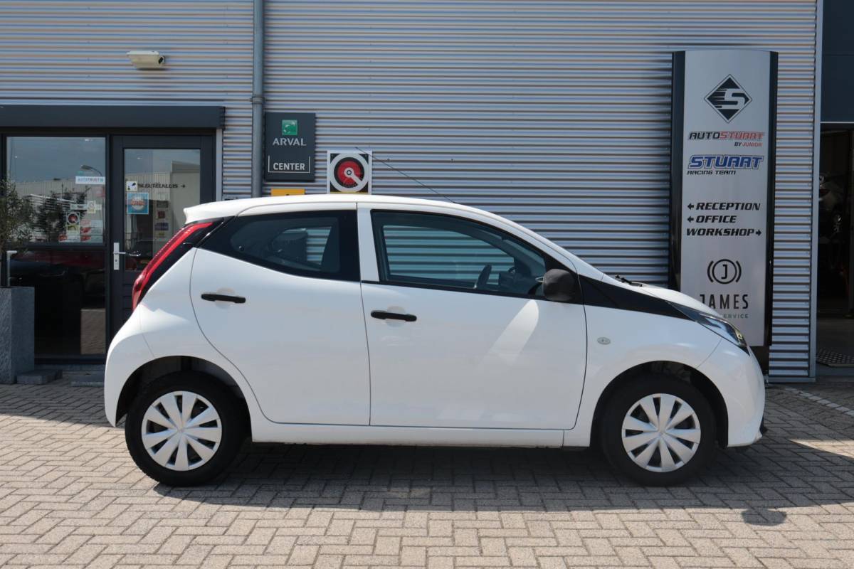 Toyota Aygo Toyota Aygo 1.0 VVT-i x-fun 1e Eigenaar | Dealer Onderh | BTW | NAP | Airco | Bluetooth | Elek Ramen | LED | Start/Stop | Hill-Hold
