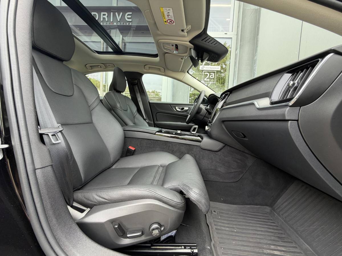Volvo S60 Volvo S60 2.0 Recharge T8 AWD 455PK Plus Bright |Schuif/kantel dak|H/K|360Cam|AutoPilot