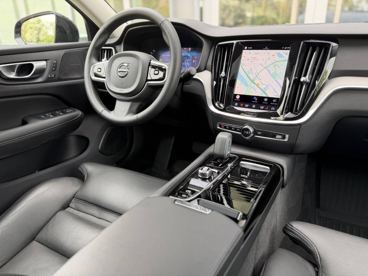 Volvo S60 Volvo S60 2.0 Recharge T8 AWD 455PK Plus Bright |Schuif/kantel dak|H/K|360Cam|AutoPilot
