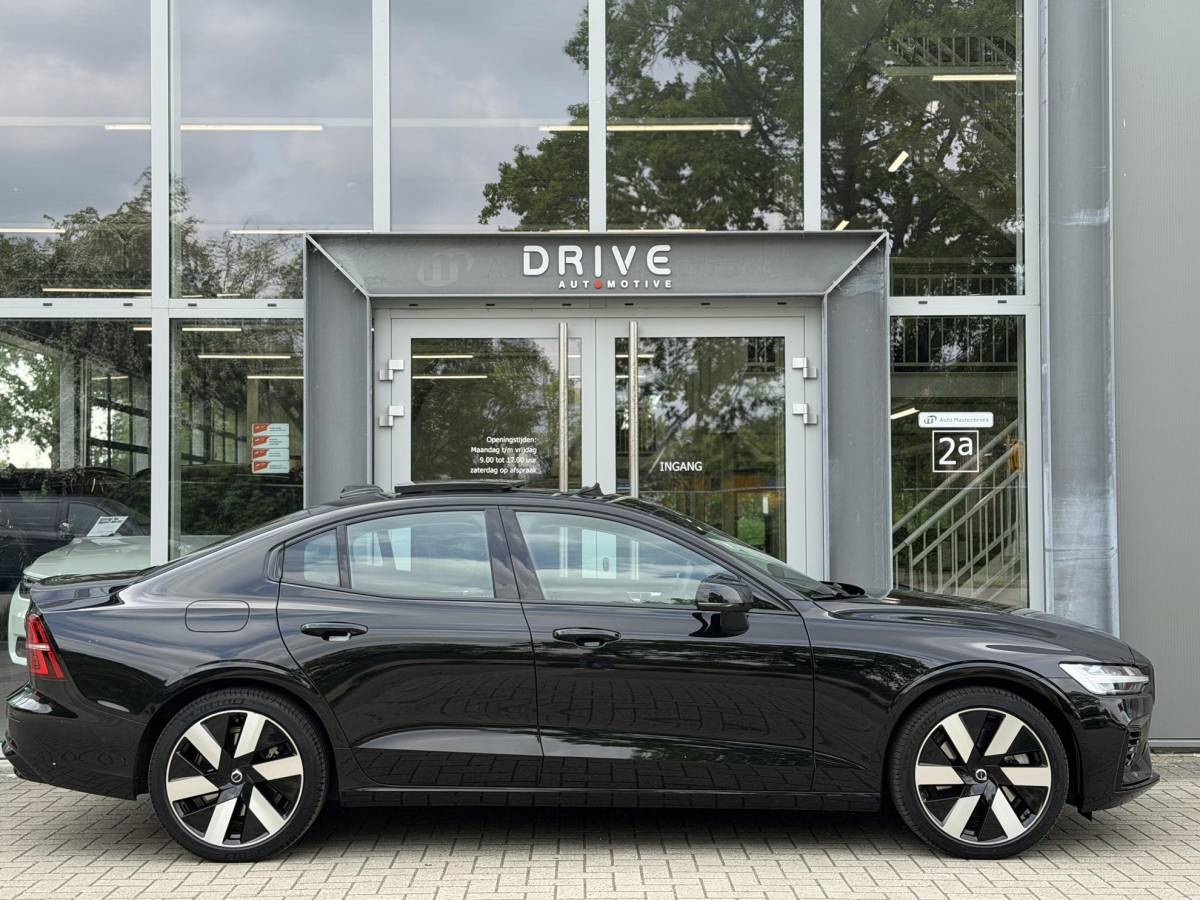 Volvo S60 Volvo S60 2.0 Recharge T8 AWD 455PK Plus Bright |Schuif/kantel dak|H/K|360Cam|AutoPilot