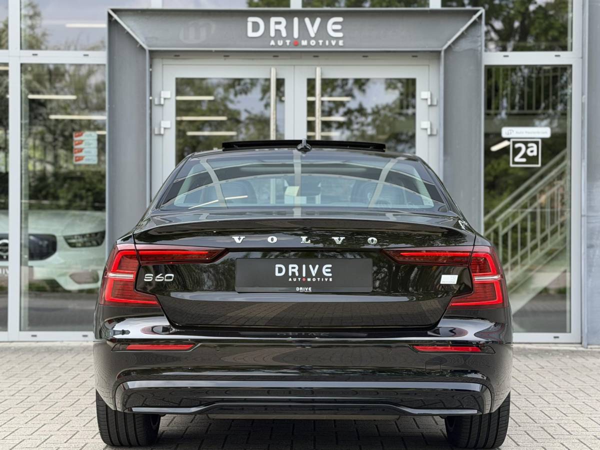 Volvo S60 Volvo S60 2.0 Recharge T8 AWD 455PK Plus Bright |Schuif/kantel dak|H/K|360Cam|AutoPilot