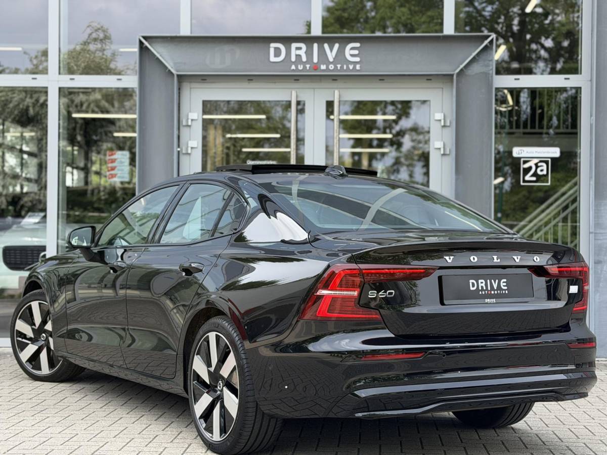 Volvo S60 Volvo S60 2.0 Recharge T8 AWD 455PK Plus Bright |Schuif/kantel dak|H/K|360Cam|AutoPilot