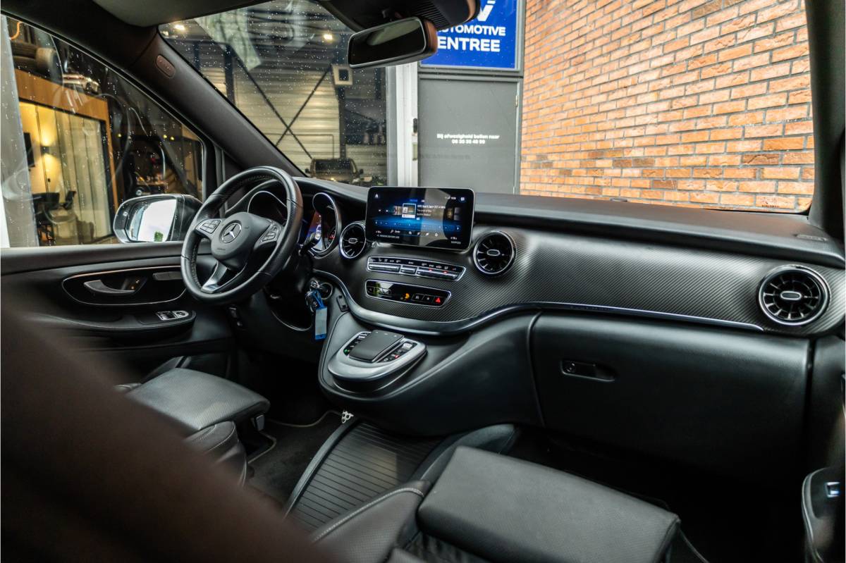 Mercedes-Benz V-Klasse Mercedes-Benz V-Klasse 300d DC  | AMG | 4-Matic | 360 Camera | Stoelventilatie | CarPlay | Navigatie | Lederen bekleding | Elek schuifdeuren | LED koplampen | Elek achterklep | DAB | V300 | V300d | Nieuwe APK | Dealer onderhouden