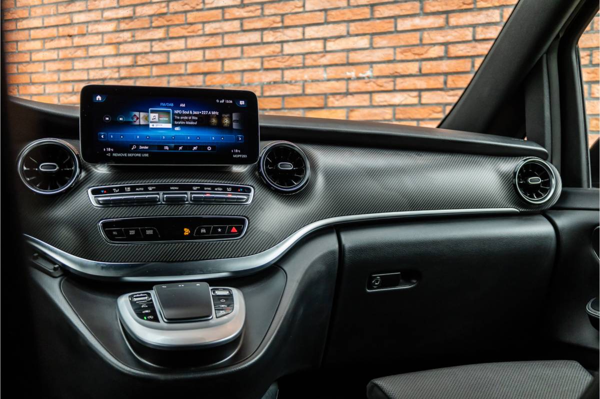 Mercedes-Benz V-Klasse Mercedes-Benz V-Klasse 300d DC  | AMG | 4-Matic | 360 Camera | Stoelventilatie | CarPlay | Navigatie | Lederen bekleding | Elek schuifdeuren | LED koplampen | Elek achterklep | DAB | V300 | V300d | Nieuwe APK | Dealer onderhouden