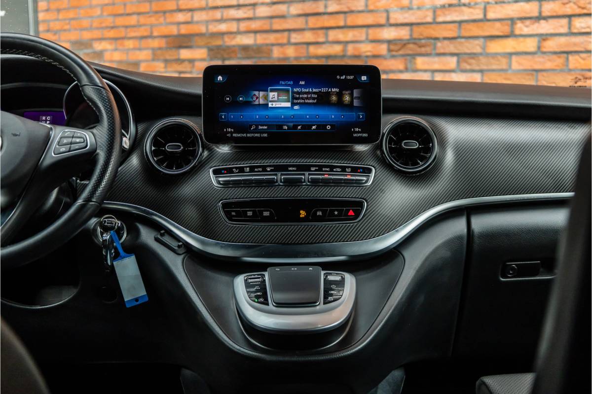 Mercedes-Benz V-Klasse Mercedes-Benz V-Klasse 300d DC  | AMG | 4-Matic | 360 Camera | Stoelventilatie | CarPlay | Navigatie | Lederen bekleding | Elek schuifdeuren | LED koplampen | Elek achterklep | DAB | V300 | V300d | Nieuwe APK | Dealer onderhouden
