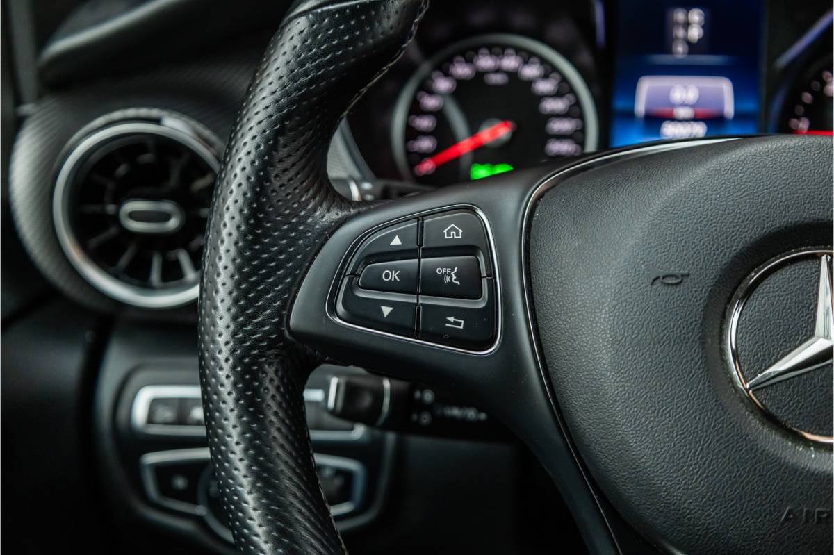 Mercedes-Benz V-Klasse Mercedes-Benz V-Klasse 300d DC  | AMG | 4-Matic | 360 Camera | Stoelventilatie | CarPlay | Navigatie | Lederen bekleding | Elek schuifdeuren | LED koplampen | Elek achterklep | DAB | V300 | V300d | Nieuwe APK | Dealer onderhouden
