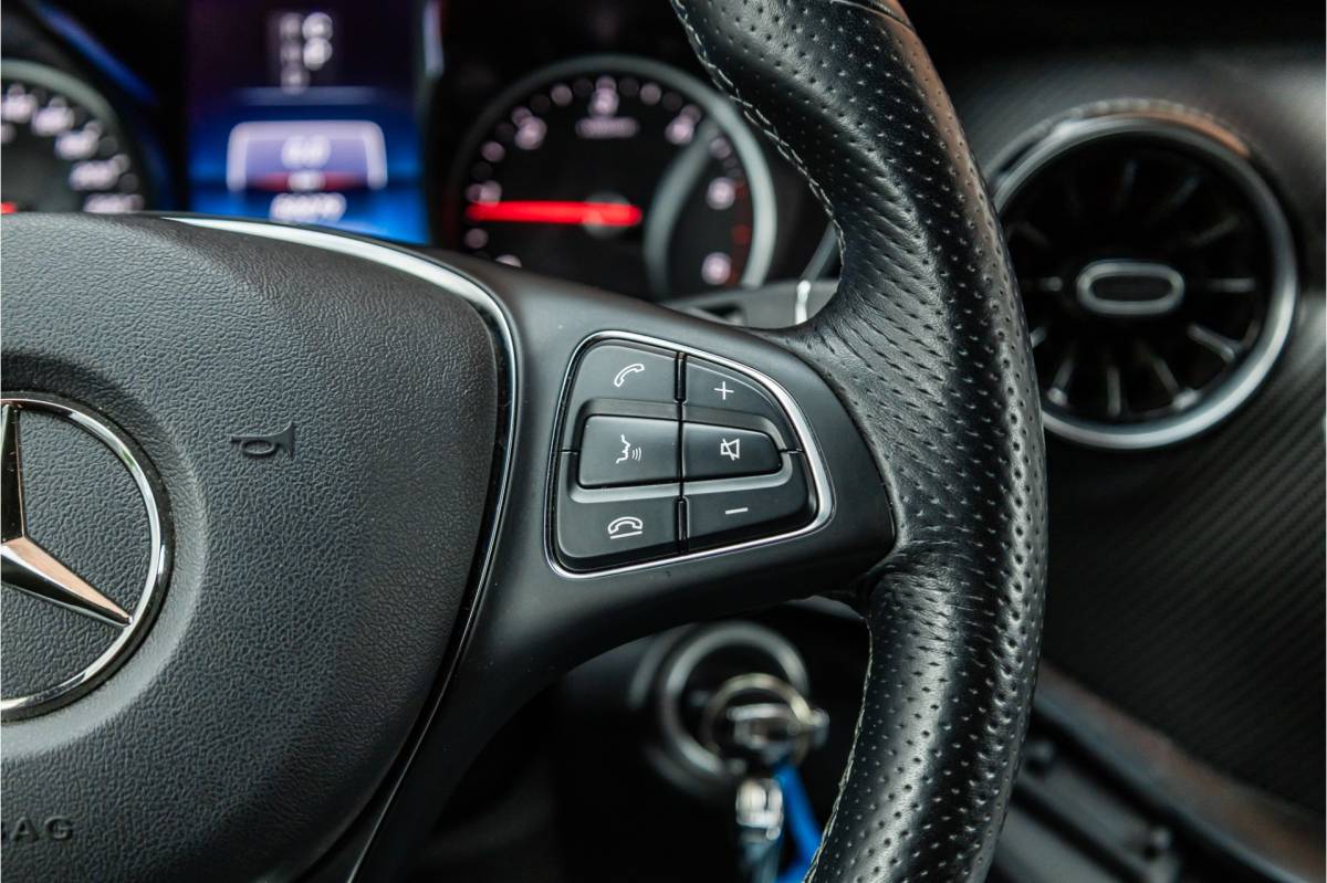 Mercedes-Benz V-Klasse Mercedes-Benz V-Klasse 300d DC  | AMG | 4-Matic | 360 Camera | Stoelventilatie | CarPlay | Navigatie | Lederen bekleding | Elek schuifdeuren | LED koplampen | Elek achterklep | DAB | V300 | V300d | Nieuwe APK | Dealer onderhouden