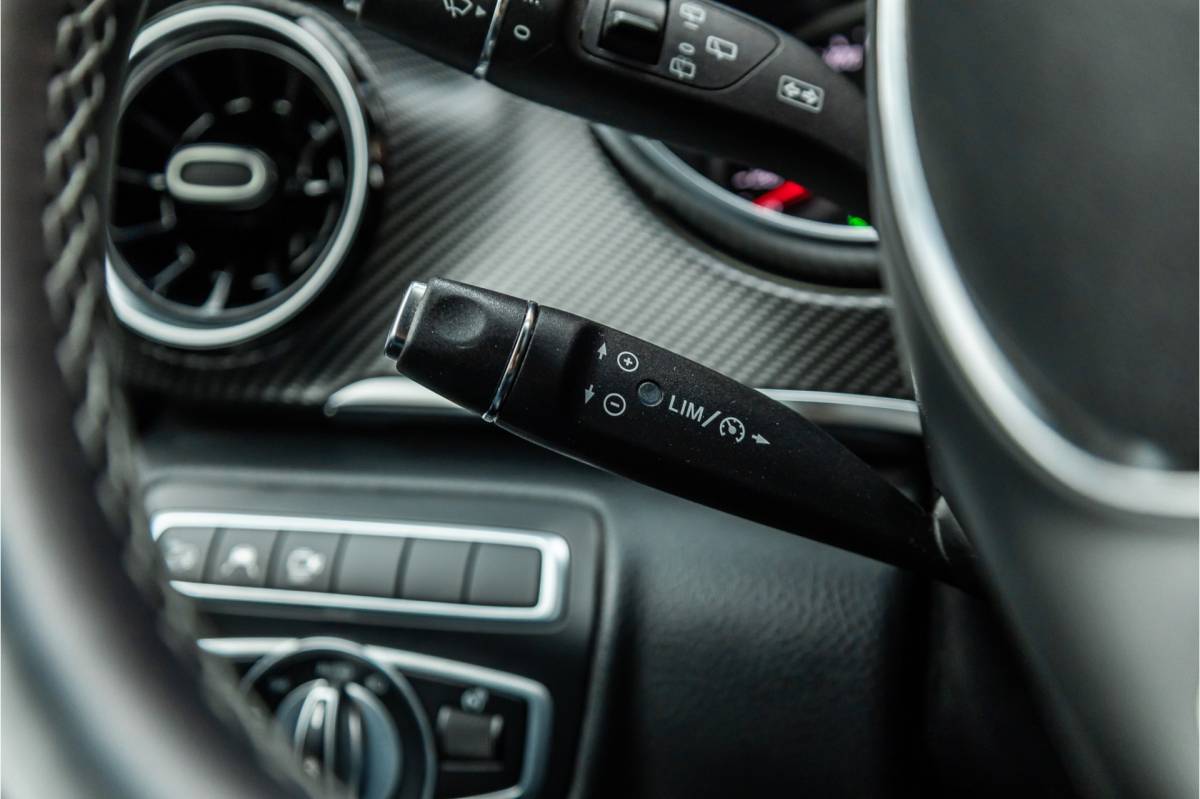 Mercedes-Benz V-Klasse Mercedes-Benz V-Klasse 300d DC  | AMG | 4-Matic | 360 Camera | Stoelventilatie | CarPlay | Navigatie | Lederen bekleding | Elek schuifdeuren | LED koplampen | Elek achterklep | DAB | V300 | V300d | Nieuwe APK | Dealer onderhouden