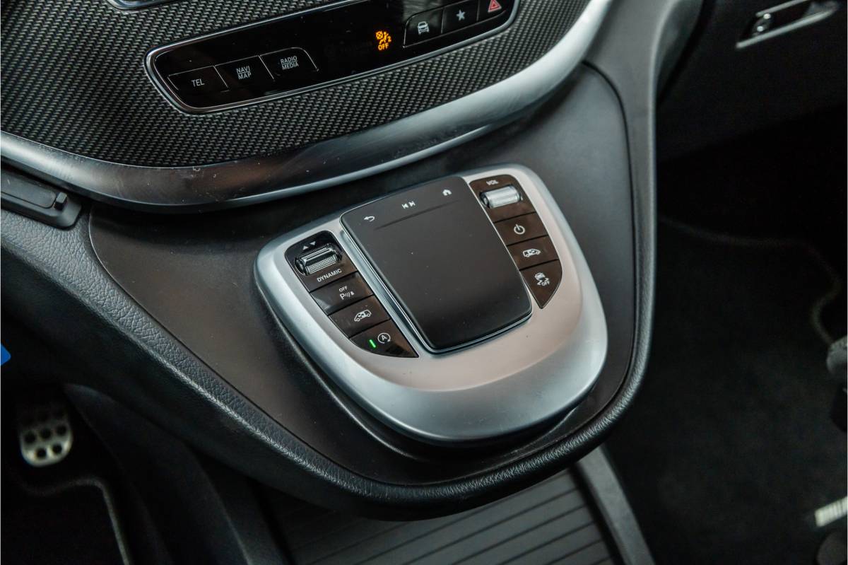 Mercedes-Benz V-Klasse Mercedes-Benz V-Klasse 300d DC  | AMG | 4-Matic | 360 Camera | Stoelventilatie | CarPlay | Navigatie | Lederen bekleding | Elek schuifdeuren | LED koplampen | Elek achterklep | DAB | V300 | V300d | Nieuwe APK | Dealer onderhouden