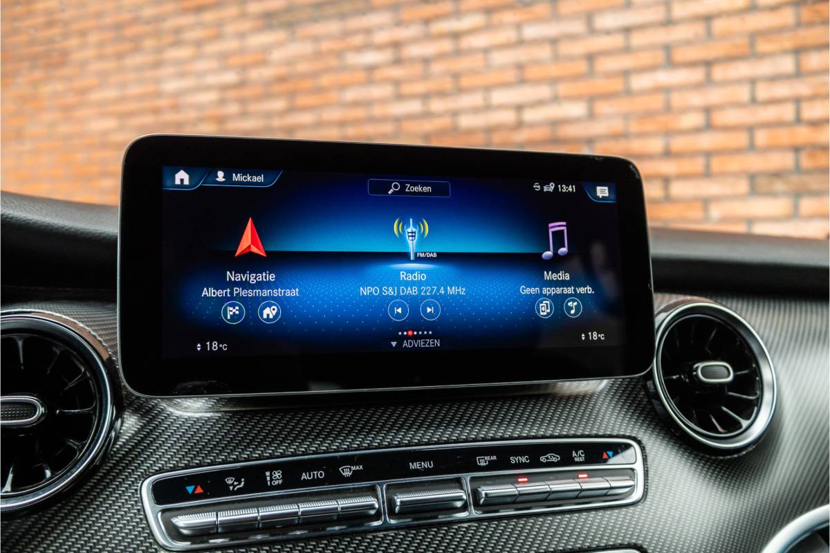 Mercedes-Benz V-Klasse Mercedes-Benz V-Klasse 300d DC  | AMG | 4-Matic | 360 Camera | Stoelventilatie | CarPlay | Navigatie | Lederen bekleding | Elek schuifdeuren | LED koplampen | Elek achterklep | DAB | V300 | V300d | Nieuwe APK | Dealer onderhouden