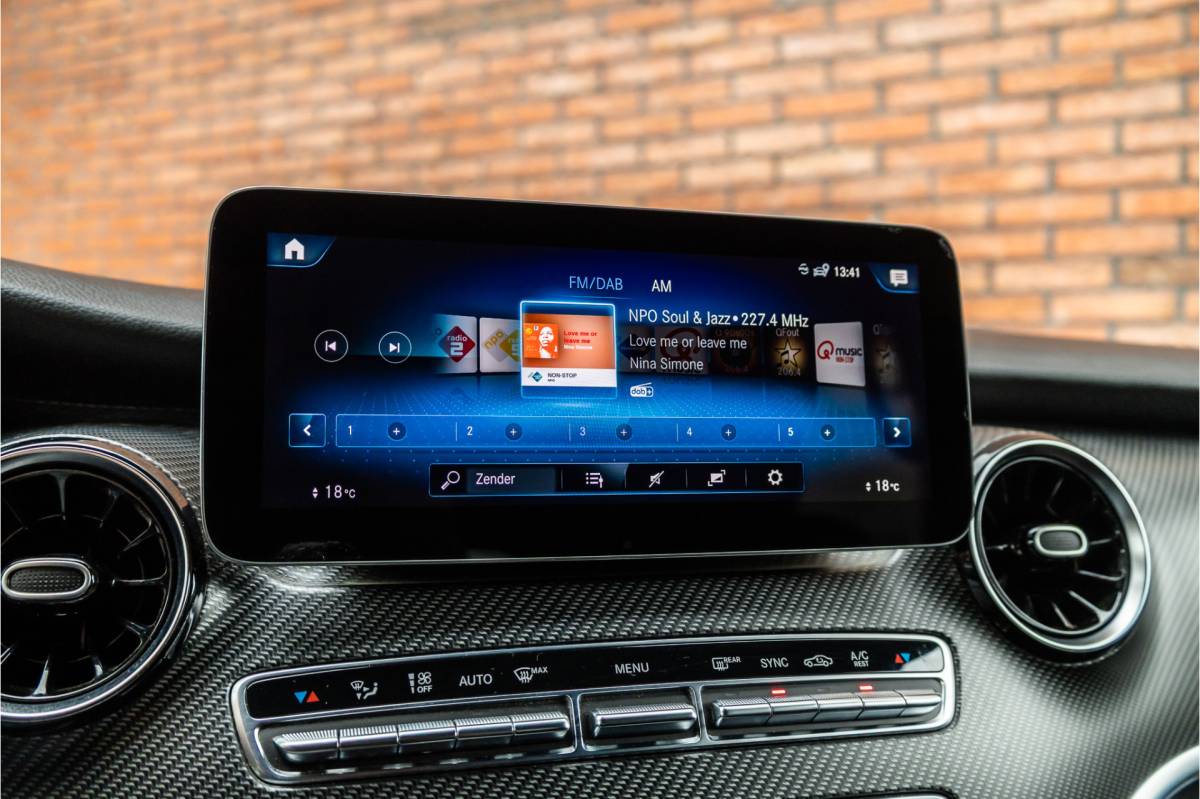 Mercedes-Benz V-Klasse Mercedes-Benz V-Klasse 300d DC  | AMG | 4-Matic | 360 Camera | Stoelventilatie | CarPlay | Navigatie | Lederen bekleding | Elek schuifdeuren | LED koplampen | Elek achterklep | DAB | V300 | V300d | Nieuwe APK | Dealer onderhouden