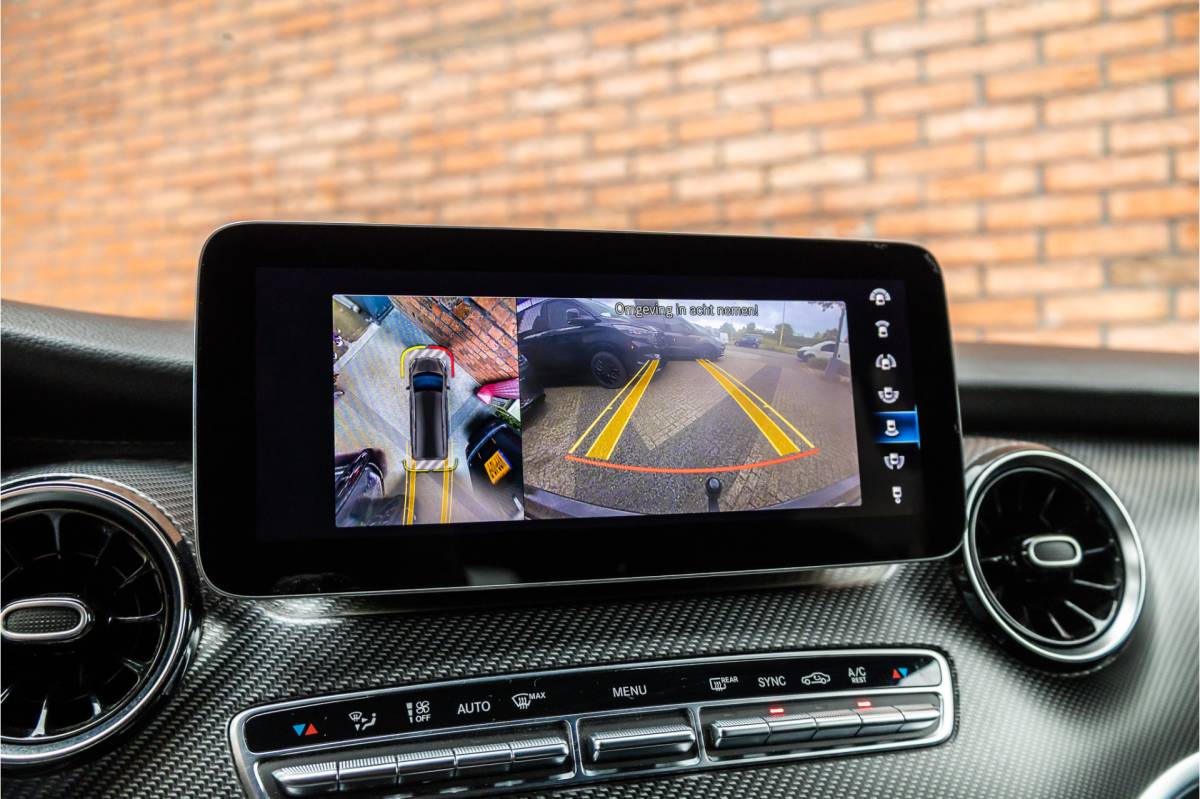 Mercedes-Benz V-Klasse Mercedes-Benz V-Klasse 300d DC  | AMG | 4-Matic | 360 Camera | Stoelventilatie | CarPlay | Navigatie | Lederen bekleding | Elek schuifdeuren | LED koplampen | Elek achterklep | DAB | V300 | V300d | Nieuwe APK | Dealer onderhouden