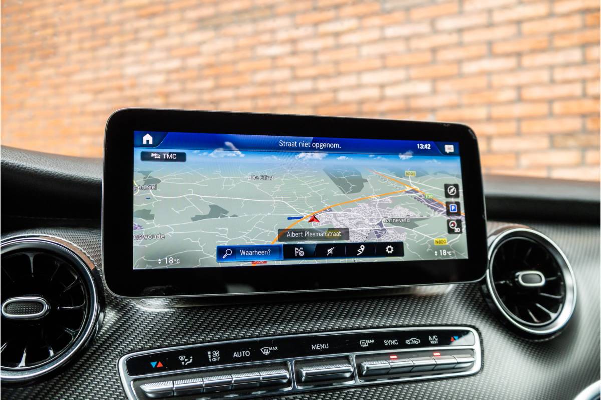 Mercedes-Benz V-Klasse Mercedes-Benz V-Klasse 300d DC  | AMG | 4-Matic | 360 Camera | Stoelventilatie | CarPlay | Navigatie | Lederen bekleding | Elek schuifdeuren | LED koplampen | Elek achterklep | DAB | V300 | V300d | Nieuwe APK | Dealer onderhouden
