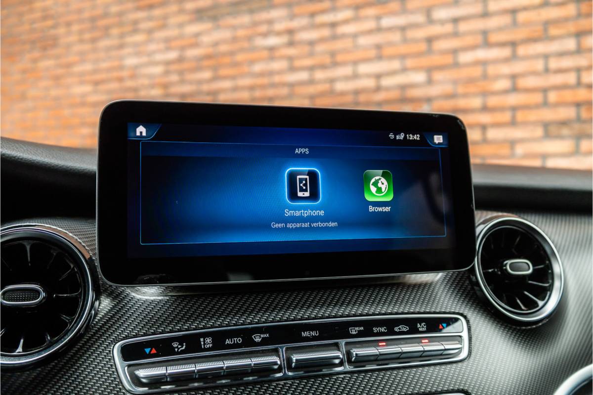 Mercedes-Benz V-Klasse Mercedes-Benz V-Klasse 300d DC  | AMG | 4-Matic | 360 Camera | Stoelventilatie | CarPlay | Navigatie | Lederen bekleding | Elek schuifdeuren | LED koplampen | Elek achterklep | DAB | V300 | V300d | Nieuwe APK | Dealer onderhouden