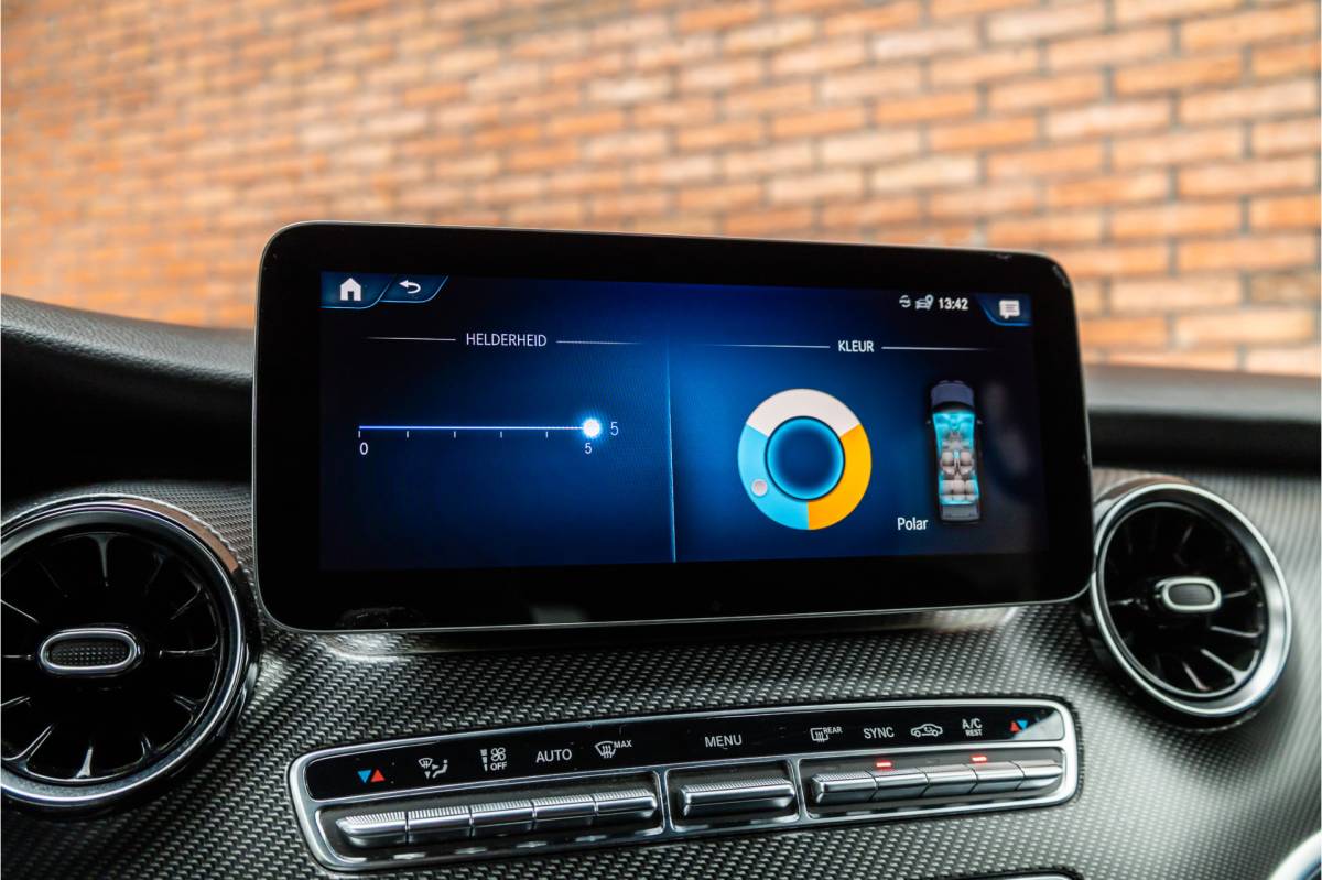 Mercedes-Benz V-Klasse Mercedes-Benz V-Klasse 300d DC  | AMG | 4-Matic | 360 Camera | Stoelventilatie | CarPlay | Navigatie | Lederen bekleding | Elek schuifdeuren | LED koplampen | Elek achterklep | DAB | V300 | V300d | Nieuwe APK | Dealer onderhouden