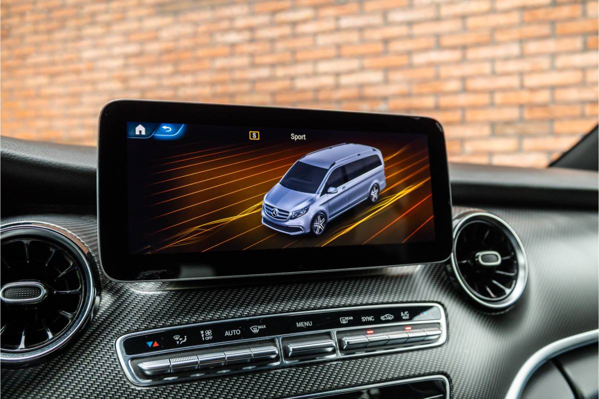 Mercedes-Benz V-Klasse Mercedes-Benz V-Klasse 300d DC  | AMG | 4-Matic | 360 Camera | Stoelventilatie | CarPlay | Navigatie | Lederen bekleding | Elek schuifdeuren | LED koplampen | Elek achterklep | DAB | V300 | V300d | Nieuwe APK | Dealer onderhouden