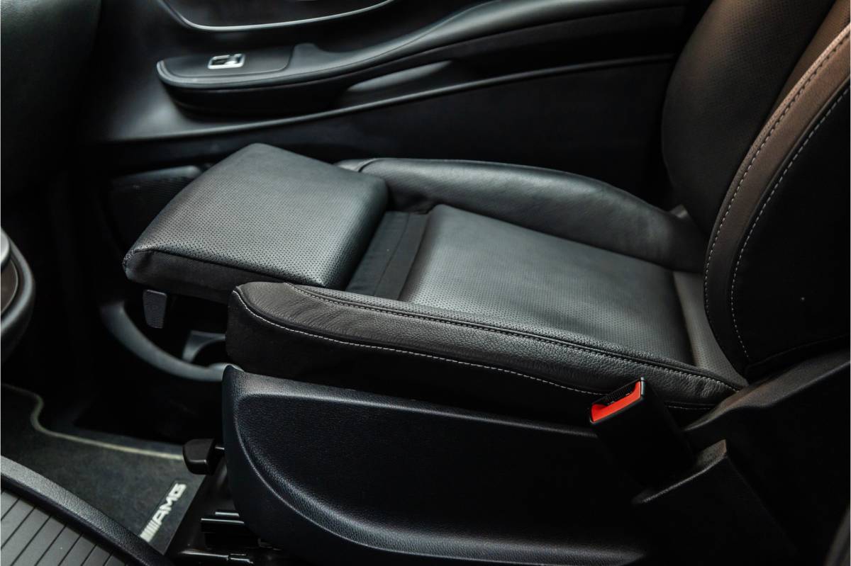 Mercedes-Benz V-Klasse Mercedes-Benz V-Klasse 300d DC  | AMG | 4-Matic | 360 Camera | Stoelventilatie | CarPlay | Navigatie | Lederen bekleding | Elek schuifdeuren | LED koplampen | Elek achterklep | DAB | V300 | V300d | Nieuwe APK | Dealer onderhouden