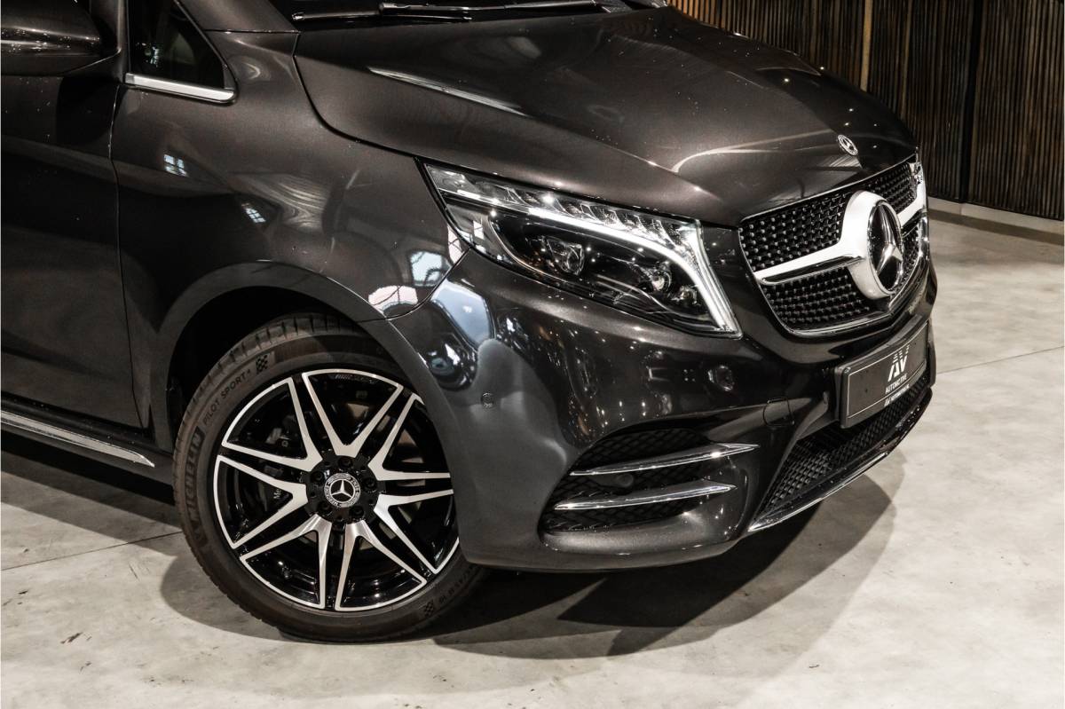 Mercedes-Benz V-Klasse Mercedes-Benz V-Klasse 300d DC  | AMG | 4-Matic | 360 Camera | Stoelventilatie | CarPlay | Navigatie | Lederen bekleding | Elek schuifdeuren | LED koplampen | Elek achterklep | DAB | V300 | V300d | Nieuwe APK | Dealer onderhouden