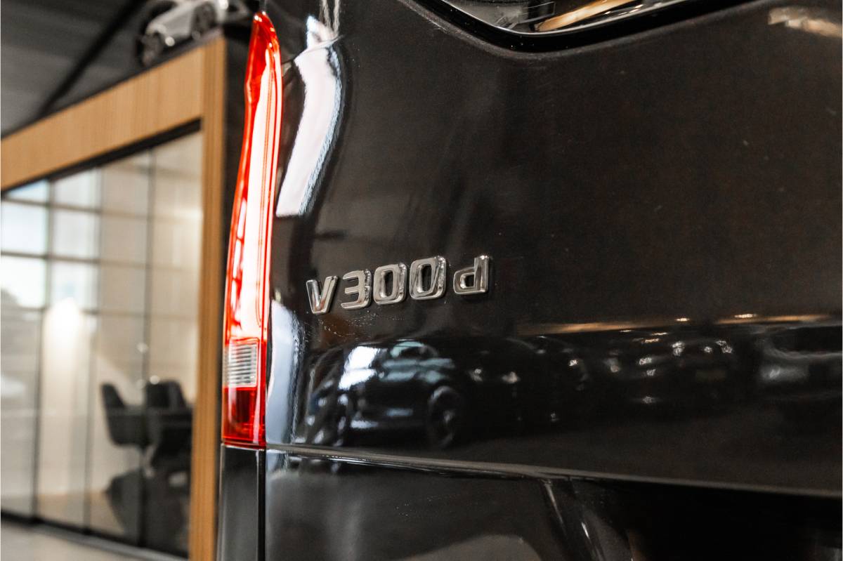 Mercedes-Benz V-Klasse Mercedes-Benz V-Klasse 300d DC  | AMG | 4-Matic | 360 Camera | Stoelventilatie | CarPlay | Navigatie | Lederen bekleding | Elek schuifdeuren | LED koplampen | Elek achterklep | DAB | V300 | V300d | Nieuwe APK | Dealer onderhouden