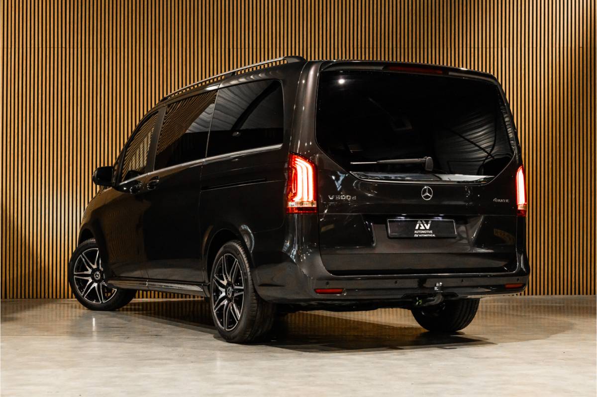 Mercedes-Benz V-Klasse Mercedes-Benz V-Klasse 300d DC  | AMG | 4-Matic | 360 Camera | Stoelventilatie | CarPlay | Navigatie | Lederen bekleding | Elek schuifdeuren | LED koplampen | Elek achterklep | DAB | V300 | V300d | Nieuwe APK | Dealer onderhouden
