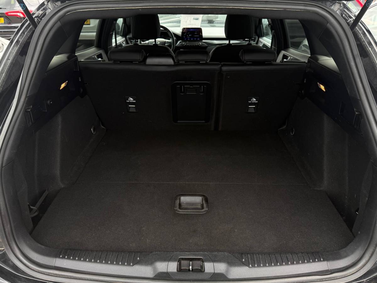 Ford Focus Ford Focus Wagon 1.0 EcoBoost ST Line Business | Leder | LED