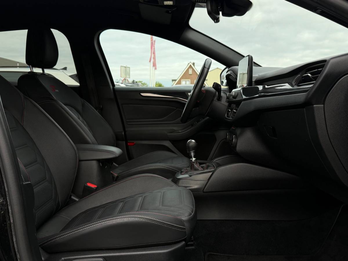 Ford Focus Ford Focus Wagon 1.0 EcoBoost ST Line Business | Leder | LED