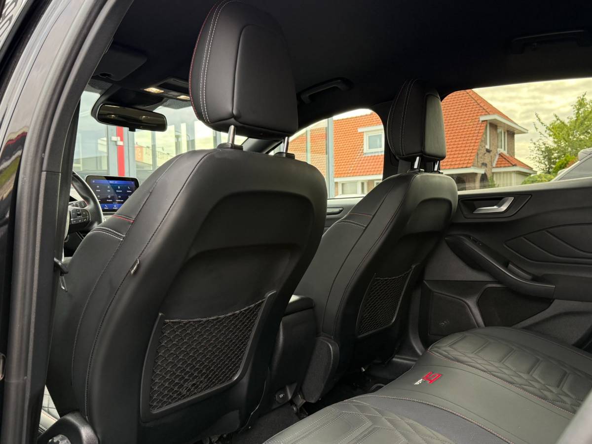 Ford Focus Ford Focus Wagon 1.0 EcoBoost ST Line Business | Leder | LED