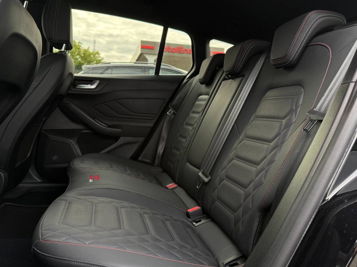 Ford Focus Ford Focus Wagon 1.0 EcoBoost ST Line Business | Leder | LED