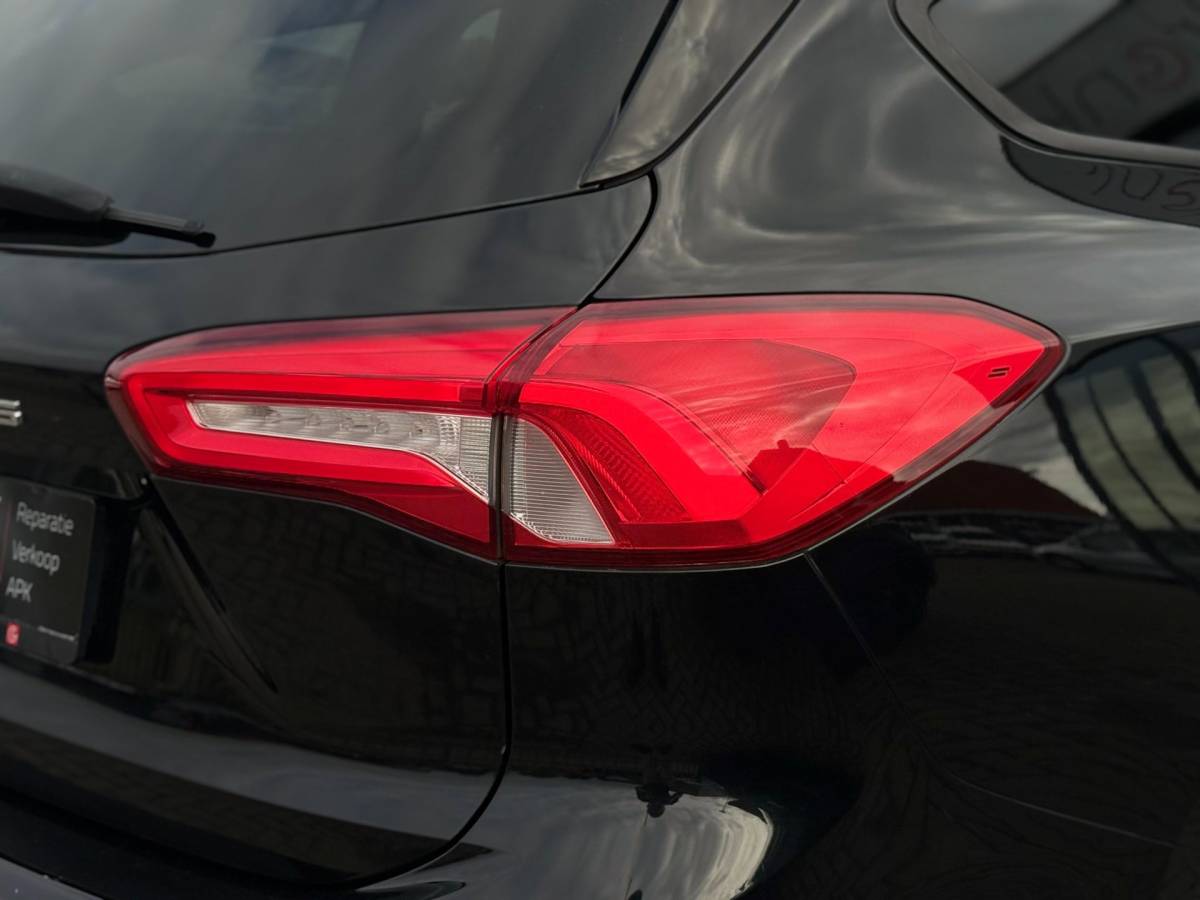 Ford Focus Ford Focus Wagon 1.0 EcoBoost ST Line Business | Leder | LED